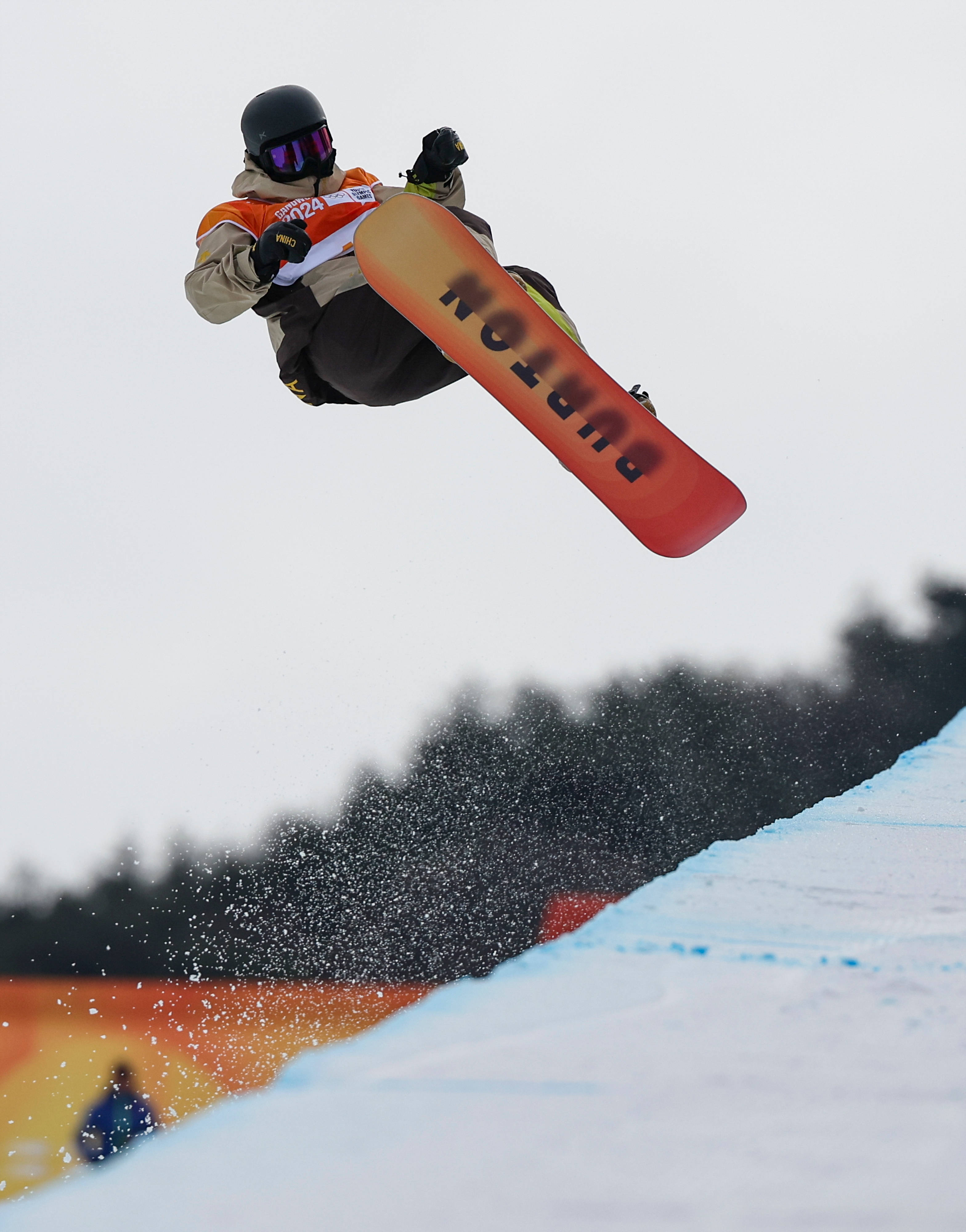 滑雪选手创造惊人速度轻松称霸赛场的简单介绍