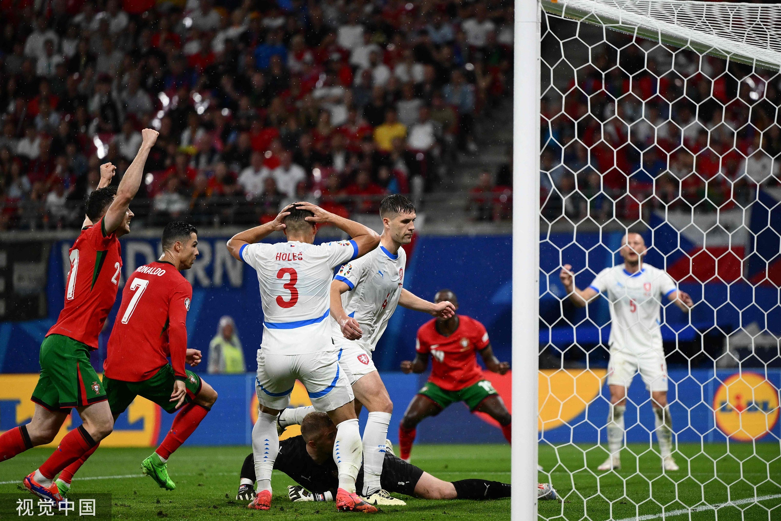 捷克国家队备受瞩目，备战备受关注的比赛