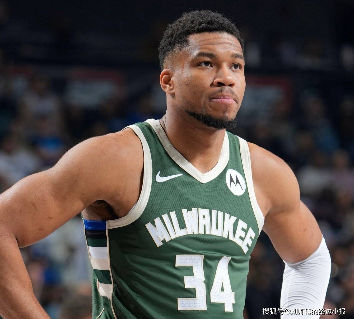 九游体育-雄鹿主帅战术英明，球队取得关键胜利的简单介绍