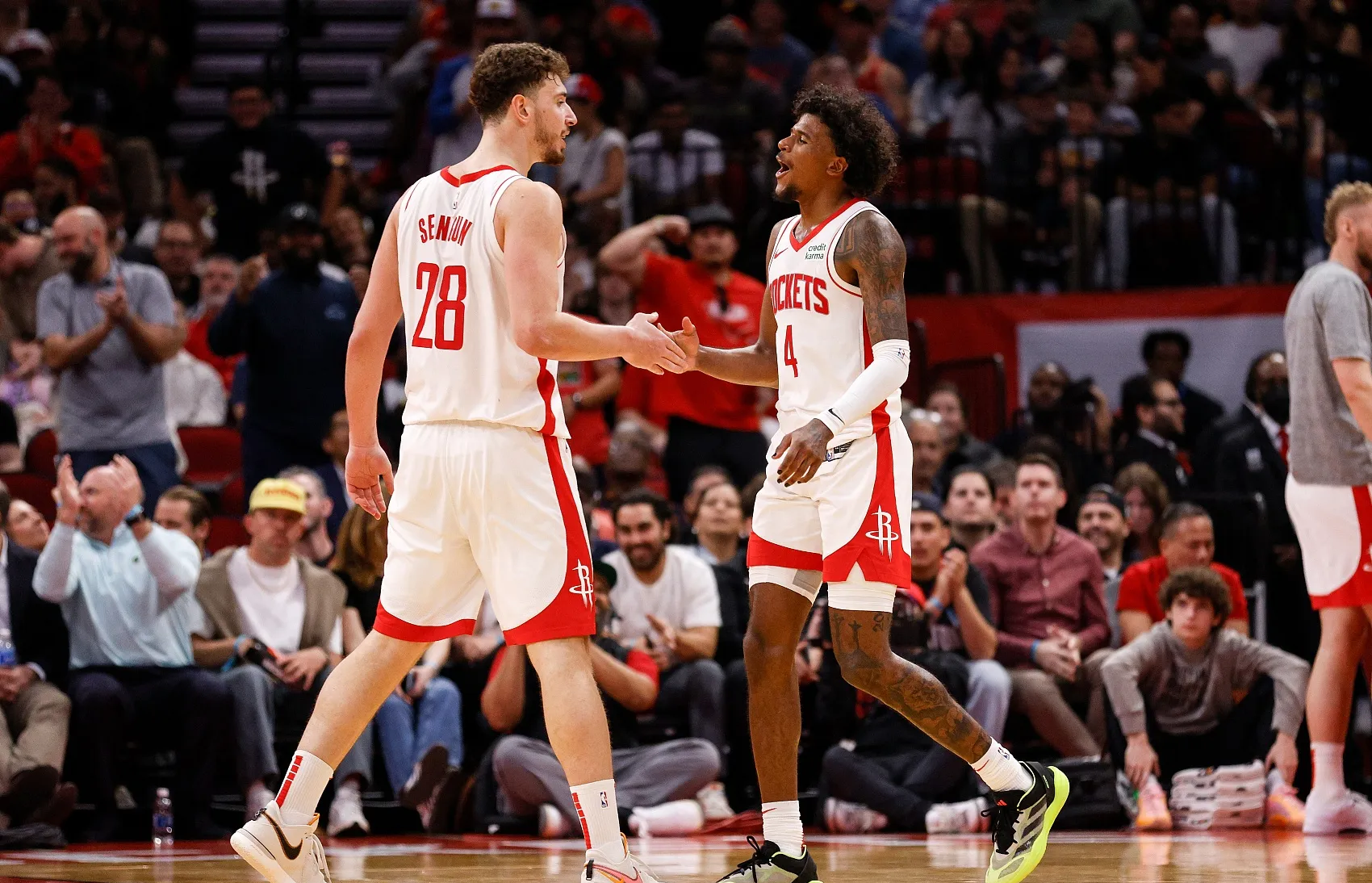 九游游戏-雄鹿轻松赢下比赛，一鸣惊人的简单介绍