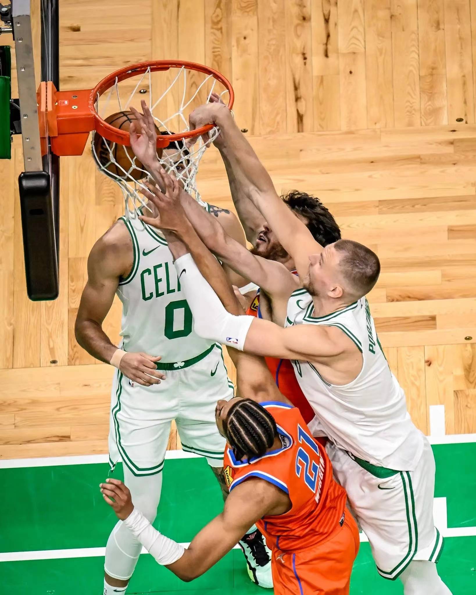 九游娱乐网站-雄鹿横扫新疆队，范弗利特带队取胜