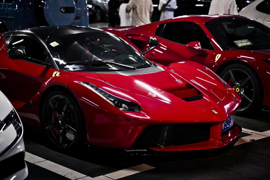 关于法拉利险胜迈凯伦，勒克莱尔惊艳四座的信息