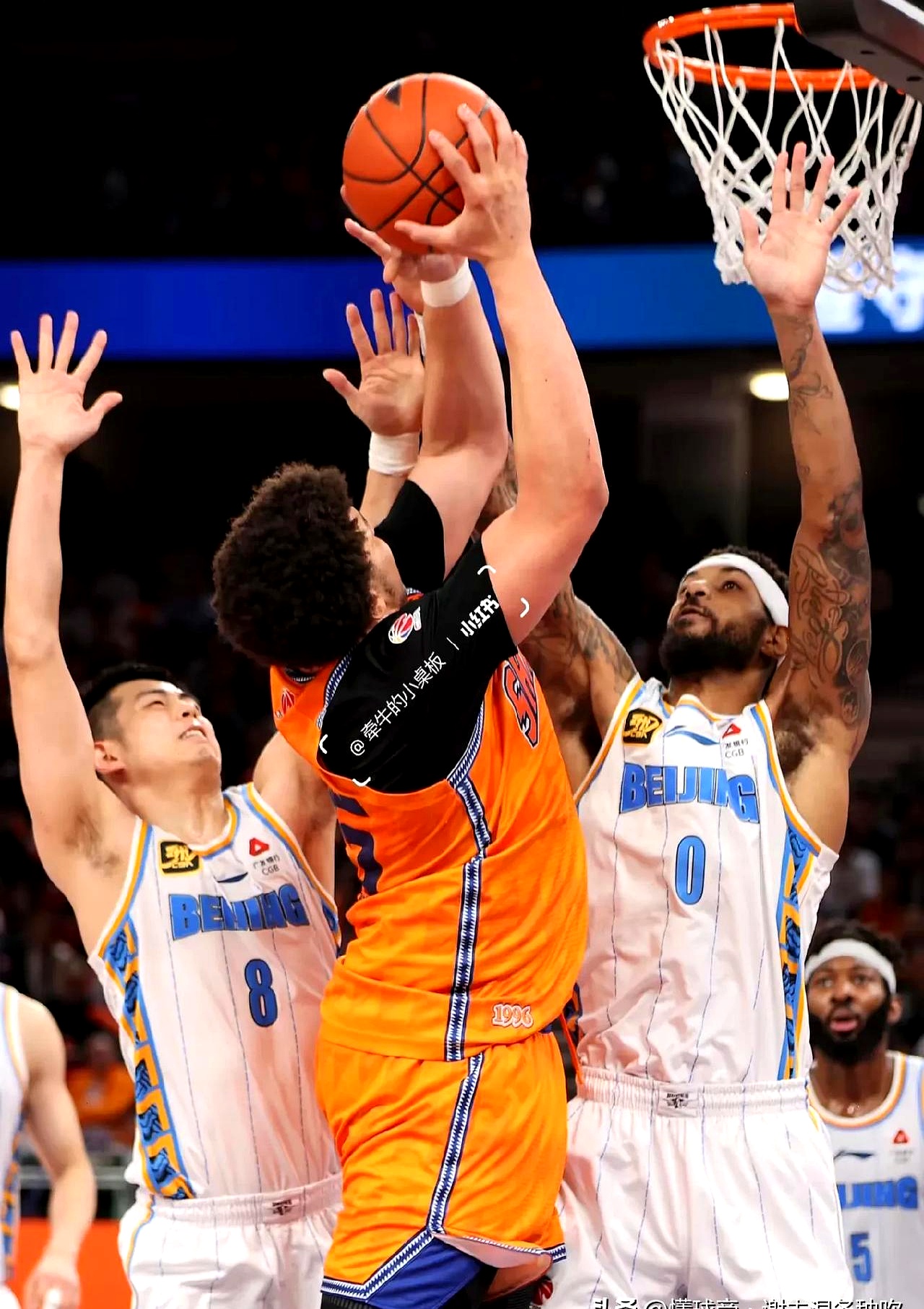 辽宁队险胜76人,库里点燃赛场 辽宁队险胜76人,库里点燃赛场