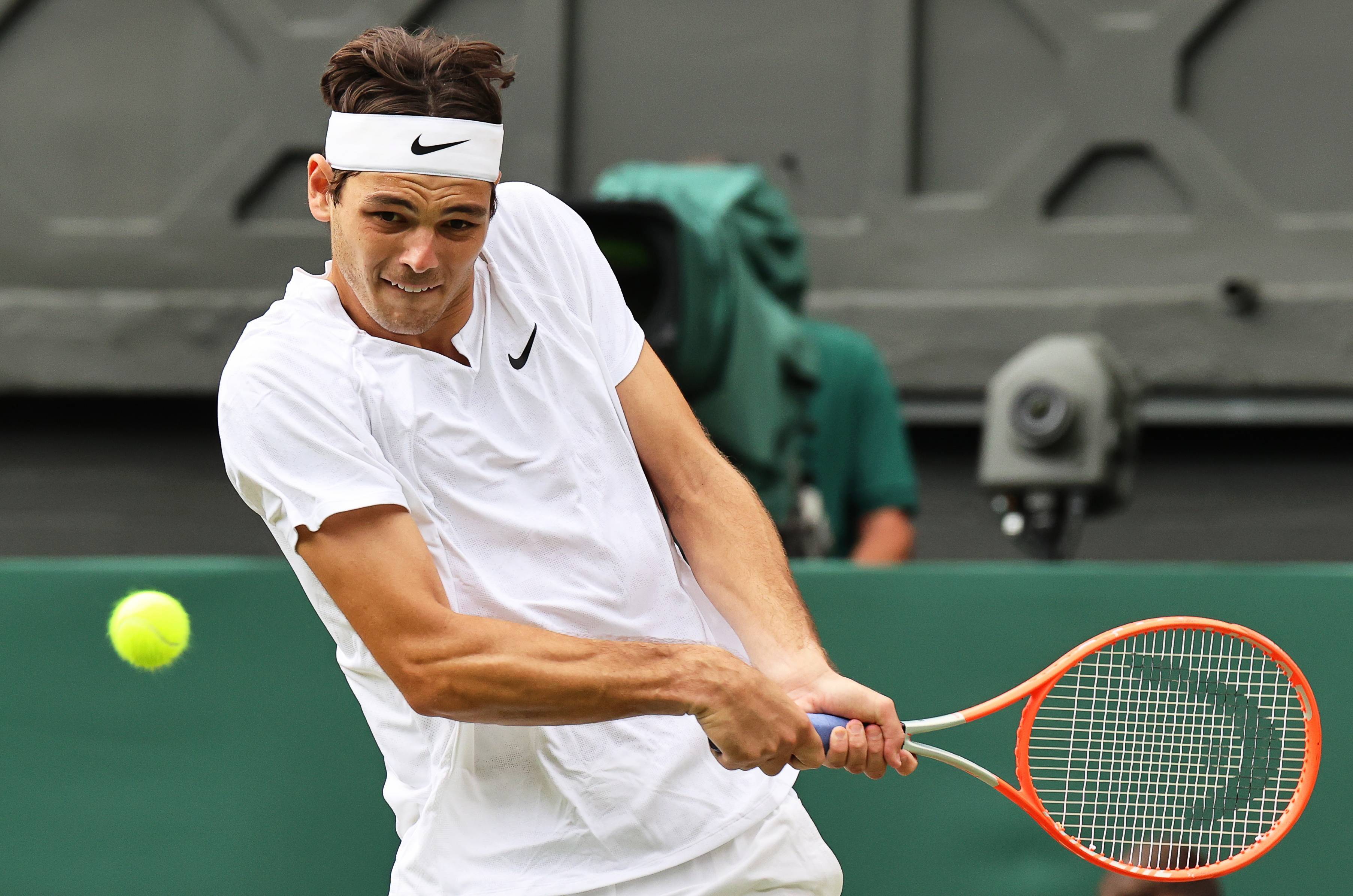 温网完胜戴维斯杯,纳达尔高光表现 温网完胜戴维斯杯,纳达尔高光表现