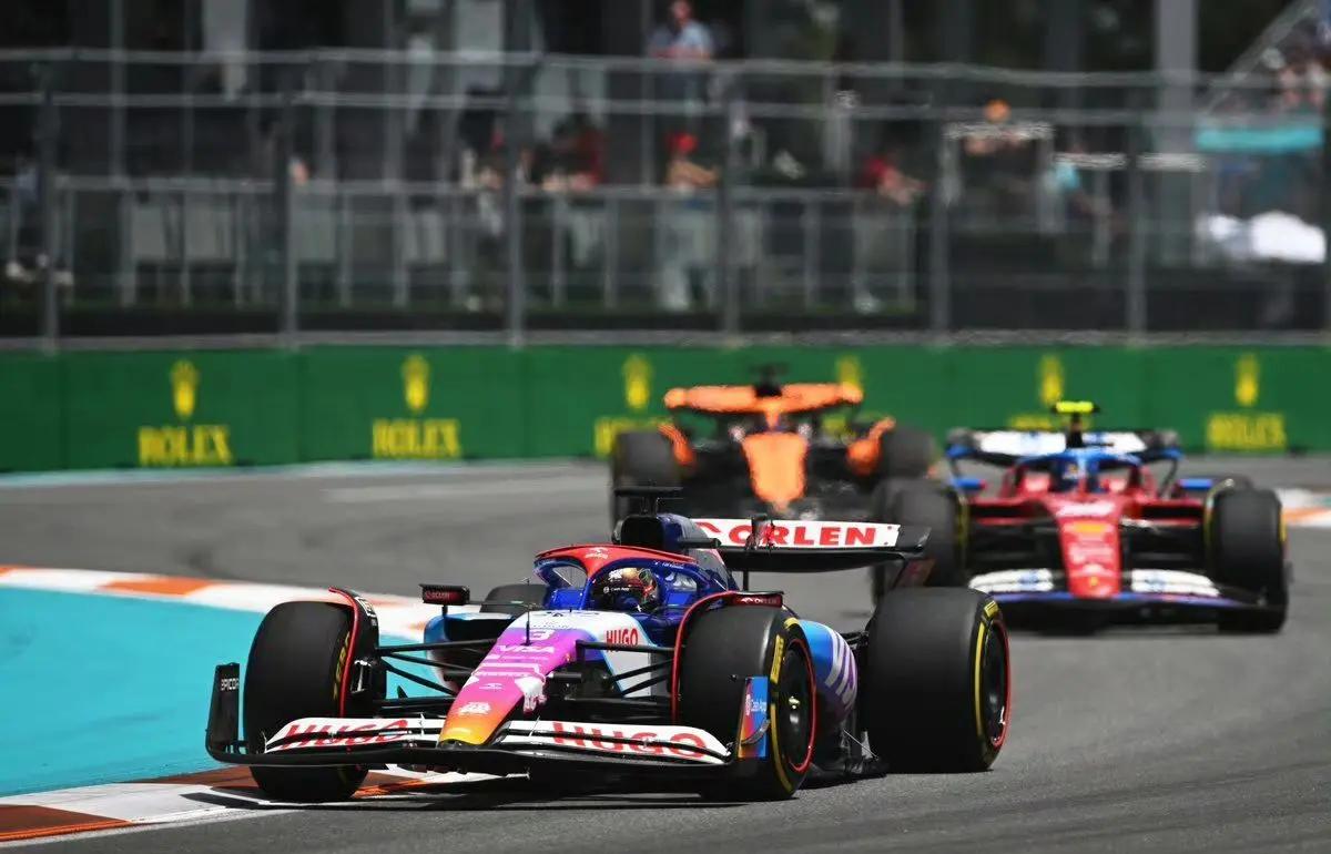 九游娱乐官方-迈凯伦逆转红牛二队，佩雷兹扛起全队的简单介绍