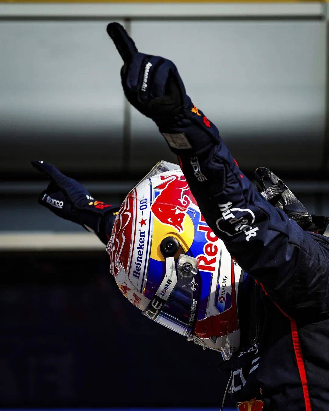 索伯车队翻盘红牛二队，勒克莱尔关键制胜的简单介绍