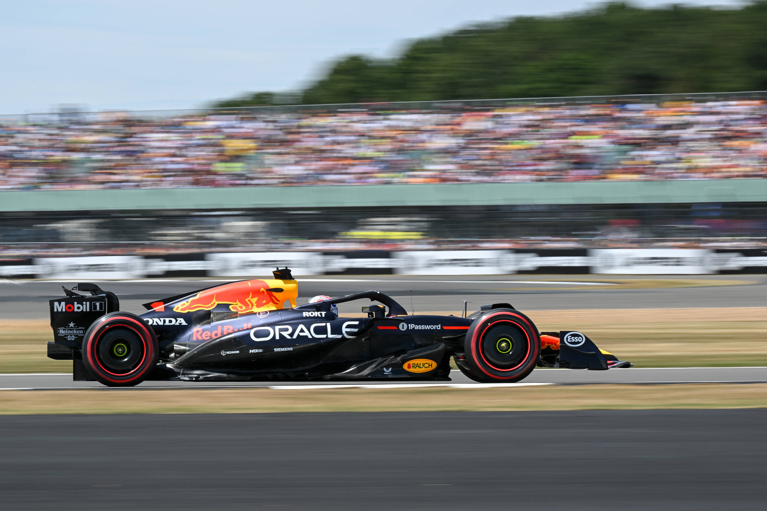 九游APP-关于红牛车队力克梅赛德斯，汉密尔顿扛起全队的信息